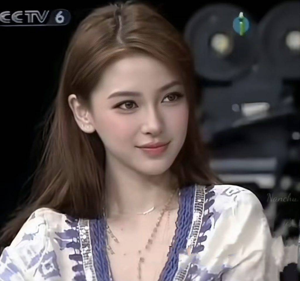 angelababy 煙燻妝 (圖片來源:微博圖片)