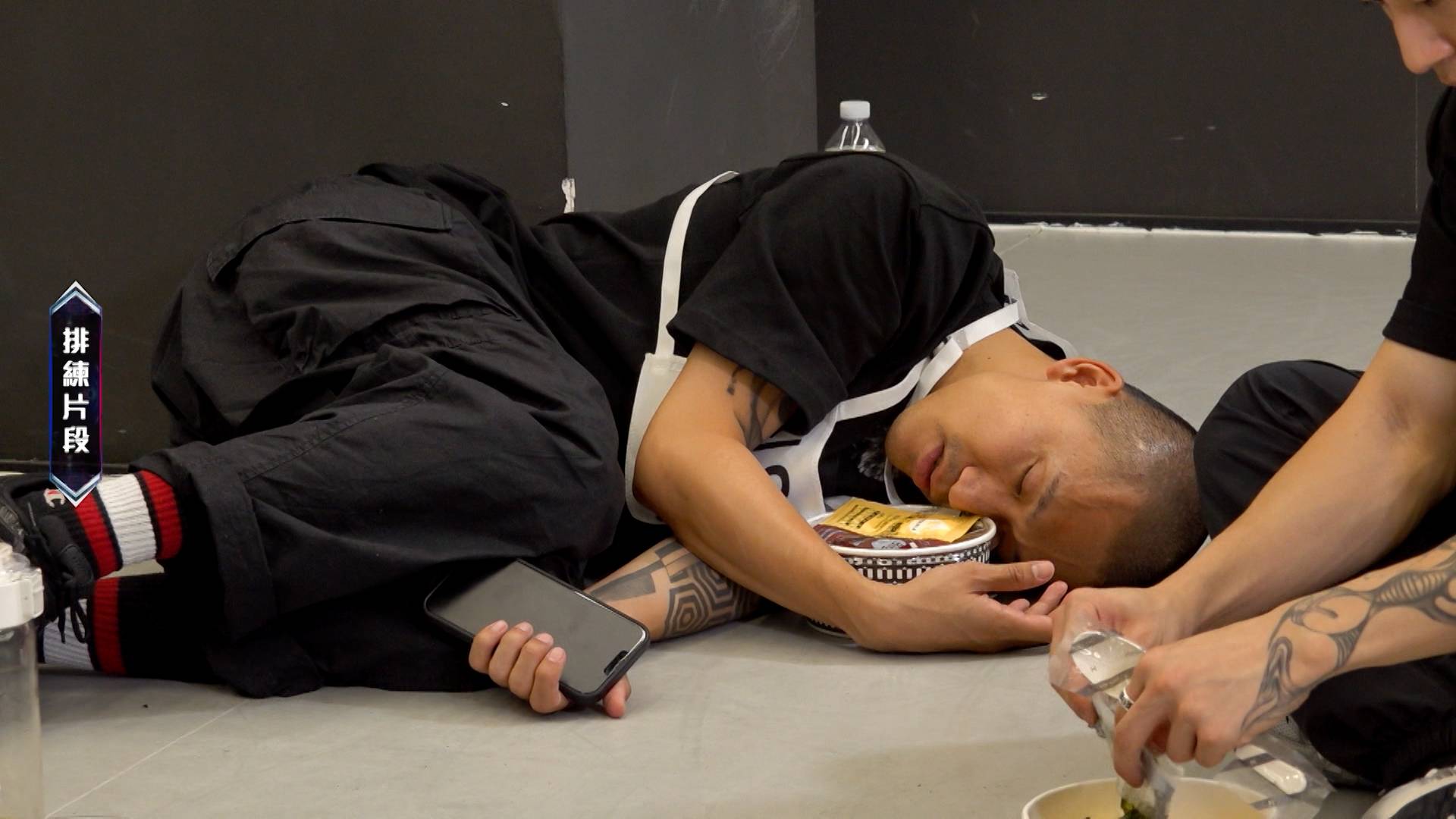 全民造星6 viutv 年紀最大的Yip 面對一連串地獄式訓練,體力不繼。(圖片來源:ViuTV)