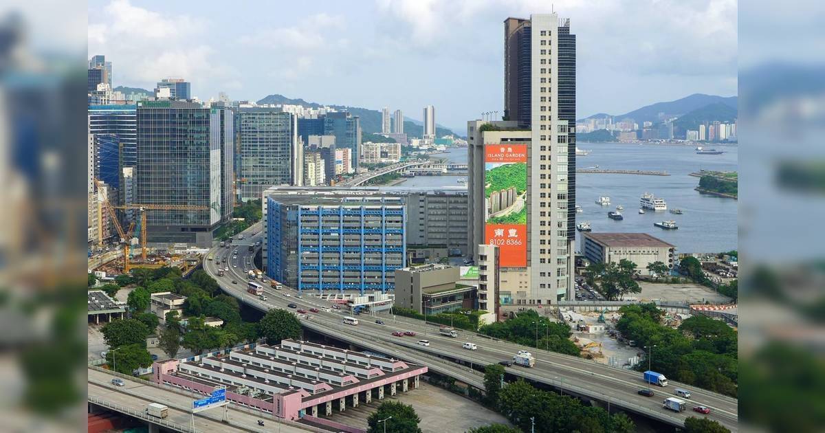 校巴載學童離奇左搖右擺被警截停 24歲校巴司機當場被捕 家長：太恐怖