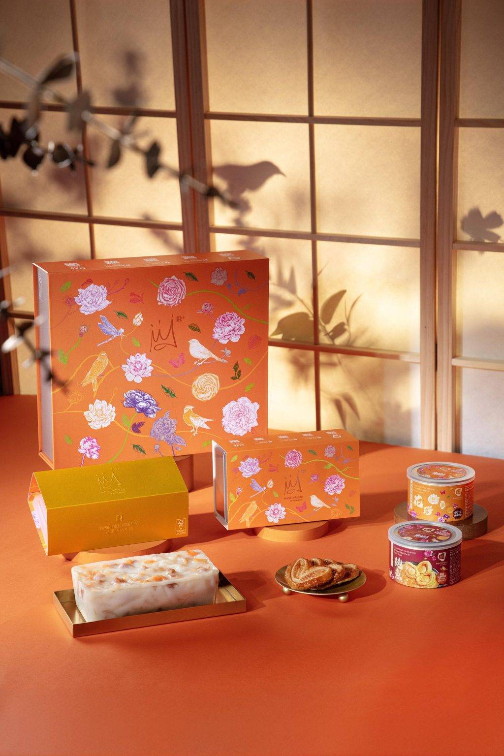 年糕 蘿蔔糕 推薦 新年 早鳥 優惠 尊貴賀歲極品禮盒$488瑤柱臘味蘿蔔糕(600克)、蝴蝶酥(18片)、帝港蟹皇溏心鮑(180克)、帝港金牌紅燒鮑汁花膠(180克) (圖片來源:官方授權圖片)