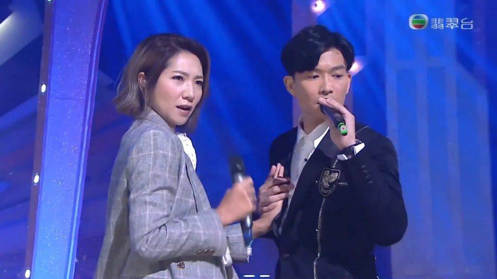 企鵝人 中年好聲音4 周志康與在《流行經典50年》跟車婉婉合唱(圖片來源:TVB)