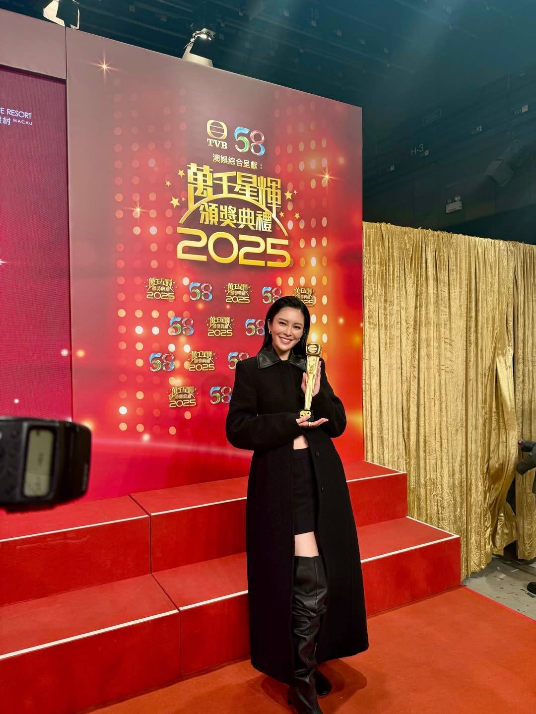 萬千星輝頒獎典禮2025 ｜ 羅子溢直播獲老婆驚喜示愛！楊茜堯一句甜爆全場？