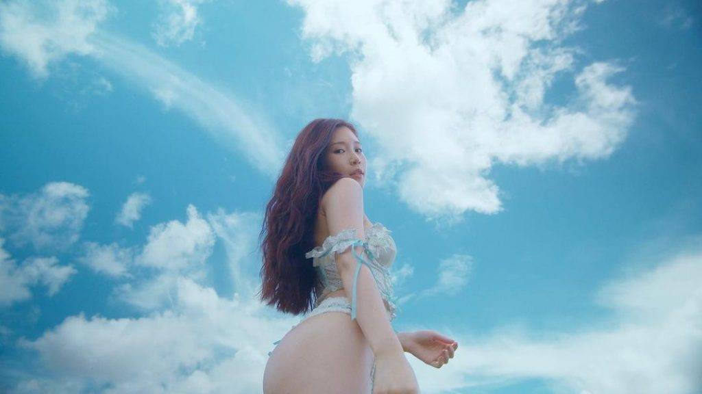 雞排妹 流產 雞排妹鄭家純一直以大尺度寫真聞名。(圖片來源:IG@ili.cheng)