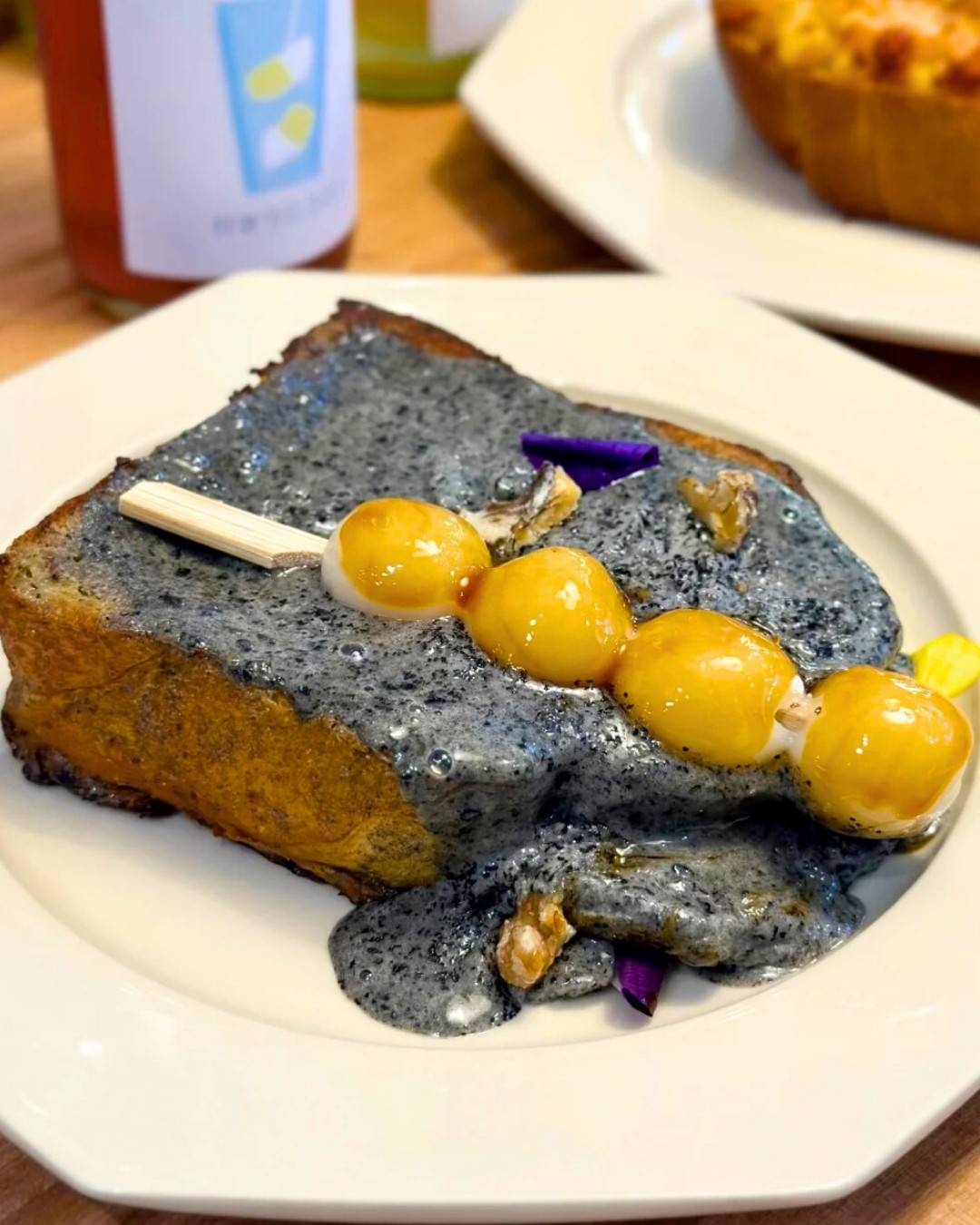 黑芝麻 吐司 (圖片来源:小紅書@云端端、小紅書@YUYU、官方圖片)