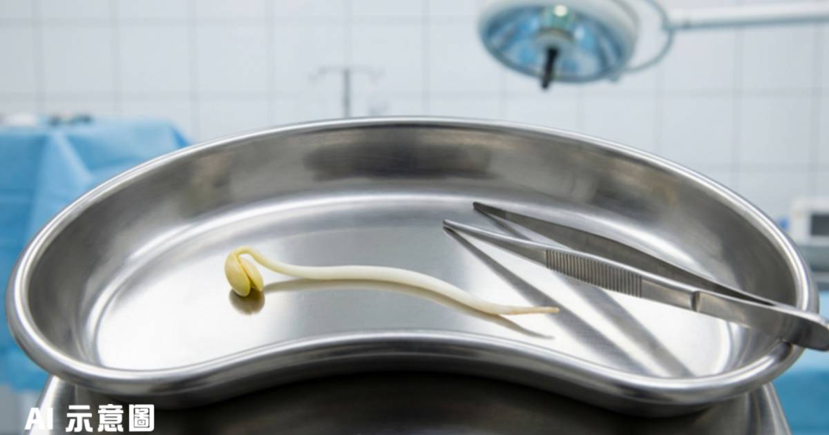 女兒鯁喉2小時求醫 醫生夾出驚人物體｜網民：好辛苦