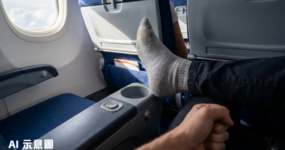 台女搭長榮航空遇缺德乘客｜腳踏扶手狂踢椅背 1舉動更過分