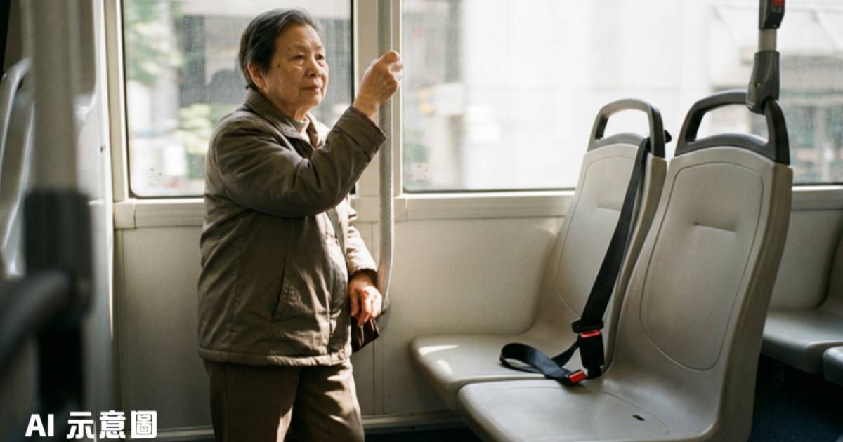 巴士安全帶新例生效｜長者寧企不坐避5,000元罰款 網民憂急煞車集體跌倒