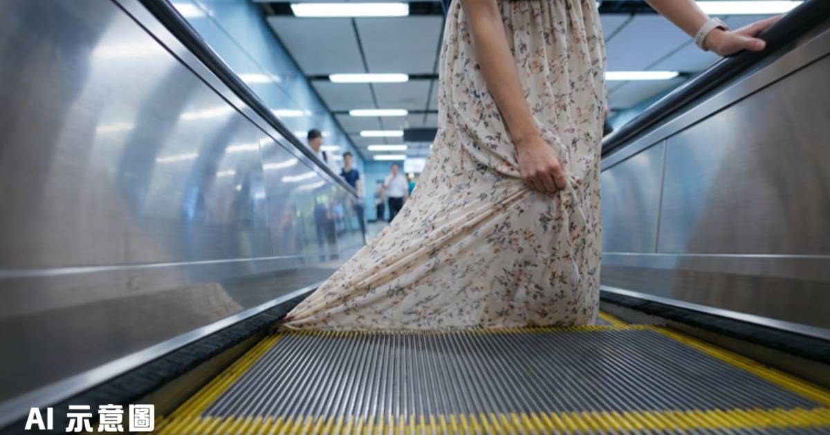 港女搭扶手電梯長裙被夾住 用盡力氣仍脫不困｜熱心乘客救援