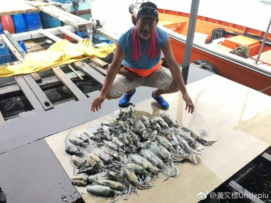 黃文標 尋秦記 其實在離開電視台後,黃文標為維持生計放下演員身段。經朋友介紹,他曾兼職開車運魚,每日清晨到魚市場取貨。(圖片來源:微博圖片)