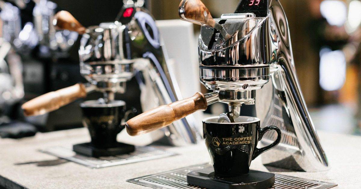 The Coffee Academïcs (旺角) – 旺角餐廳 必食Long Black黑咖啡+杜拜開心果朱古力咖啡+蟹肉野菜餅