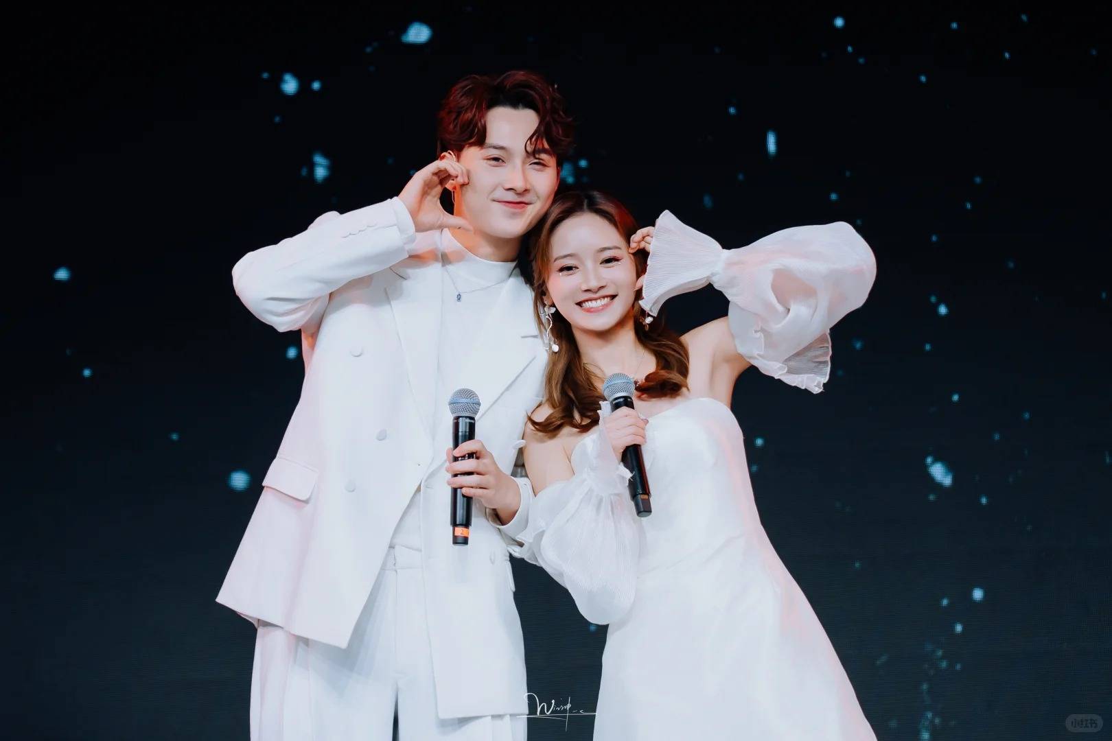 葉蒨文 曾展望 兩人都不停擺可愛pose!(圖片來源:小紅書@舞台摄影win神)