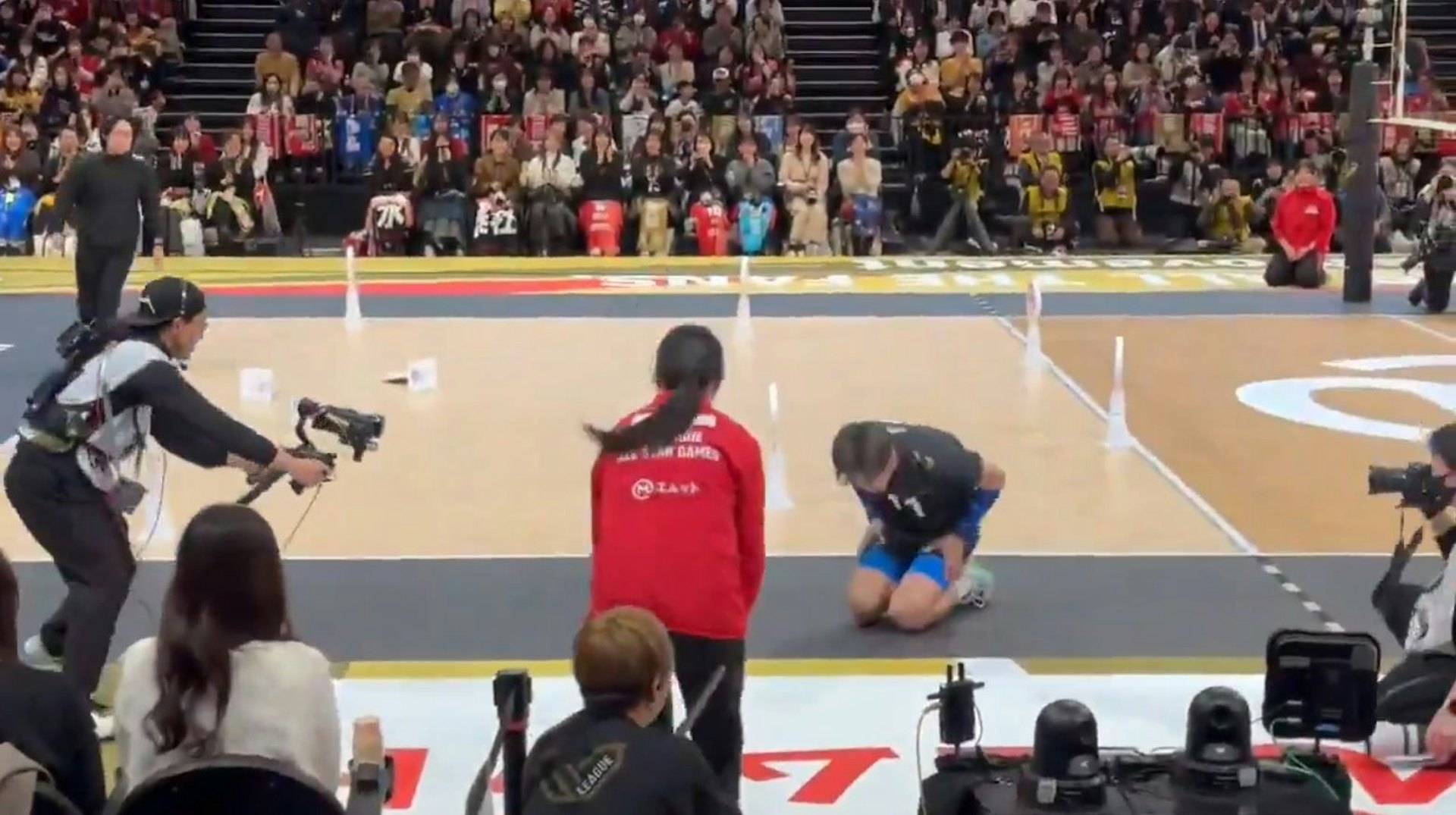 西田有志 日本男排 全場為誠意道歉喝采(圖片來源:X@BillyM2k)