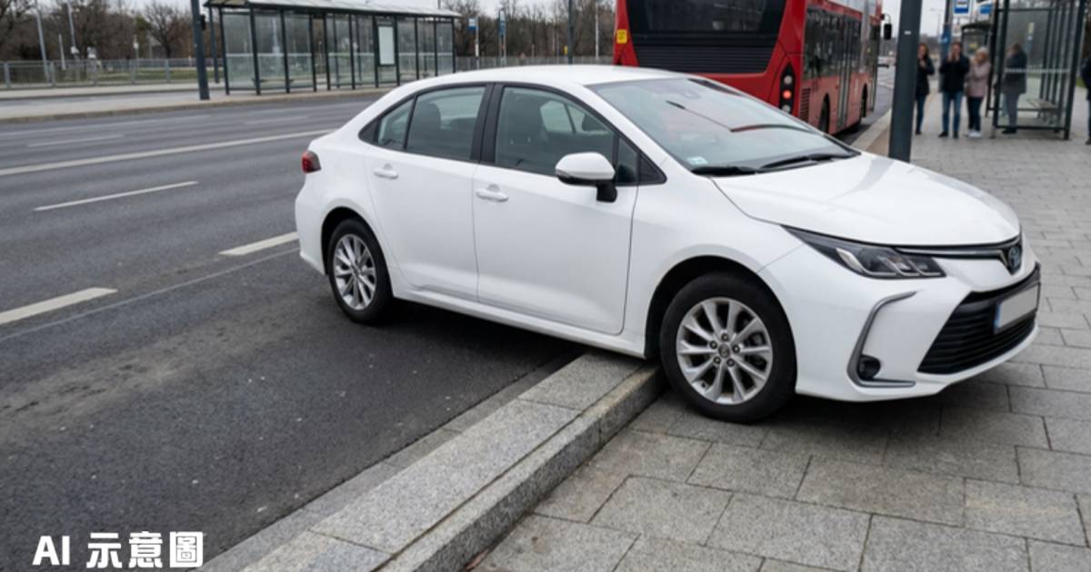 白色私家車入錯巴士總站｜司機一個舉動震驚網民：真係自作孽