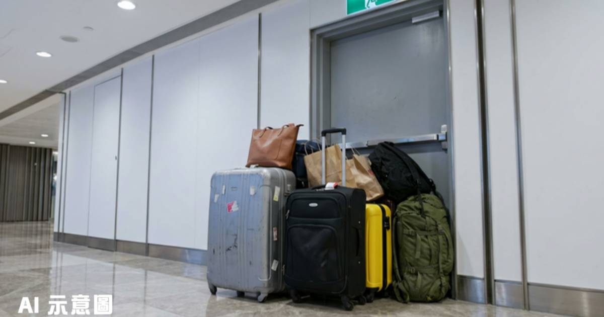 時代廣場免費寄存櫃爆滿｜遊客堵塞走火通道 網民：報消防啦