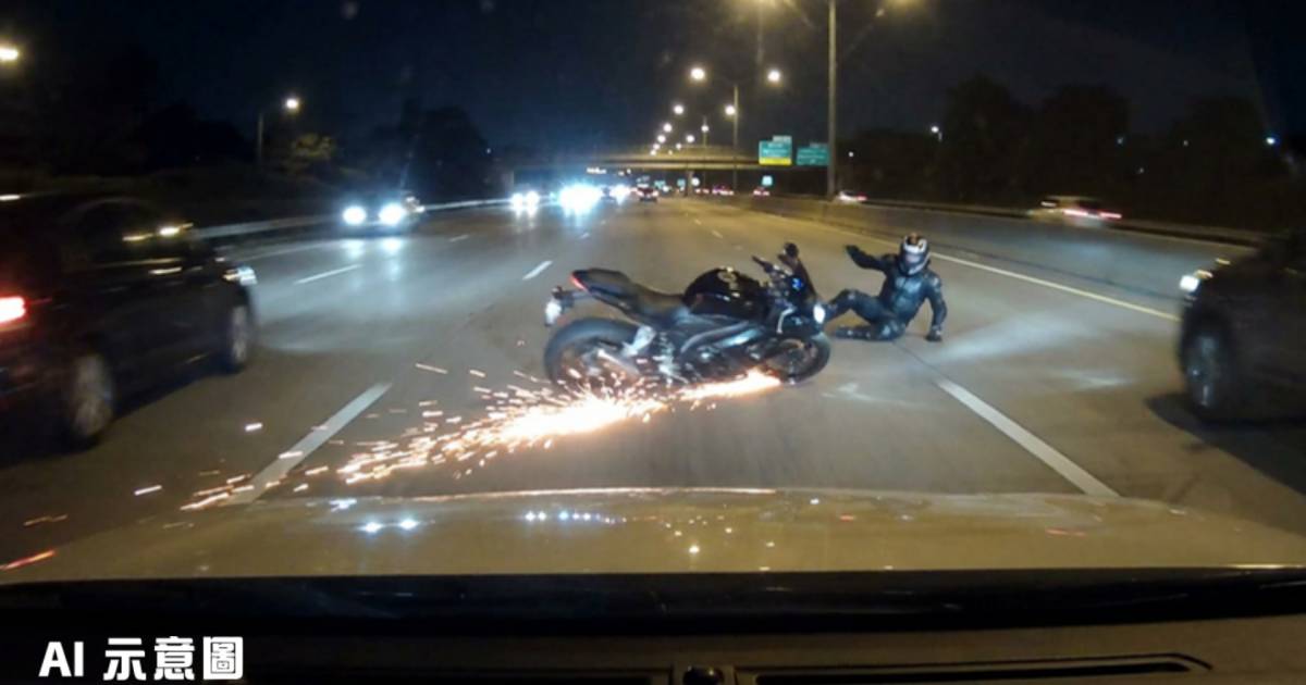 元朗公路電單車失控翻倒｜騎士公路翻滾人車分離 驚險畫面曝光