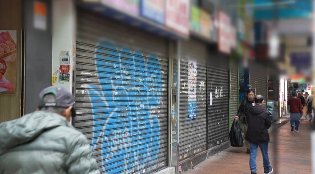 東張西望 深水埗 特賣場 吳幸美 鴨寮街出現多間吉鋪,傳統商戶面臨嚴峻挑戰。(圖片來源:TVB)