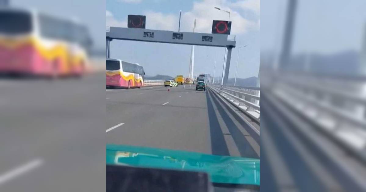 深圳灣公路大橋旅遊巴自炒撞欄｜17人受傷送院  高齡司機涉危駕被捕
