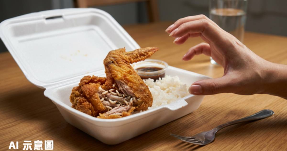 市集炸雞飯驚見活蛆蟲蠕動｜兒子大喊有蟲 嘔心畫面瘋傳