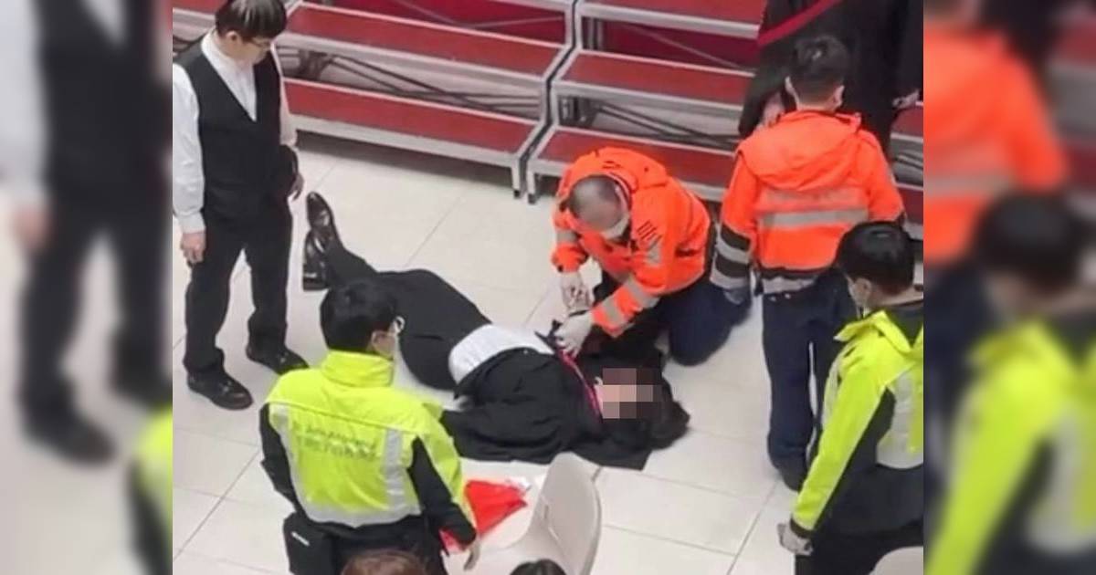 男生突在畢業典禮台上嘔吐 倒地不省人事 目擊者曝光詳細經過 校方首回應