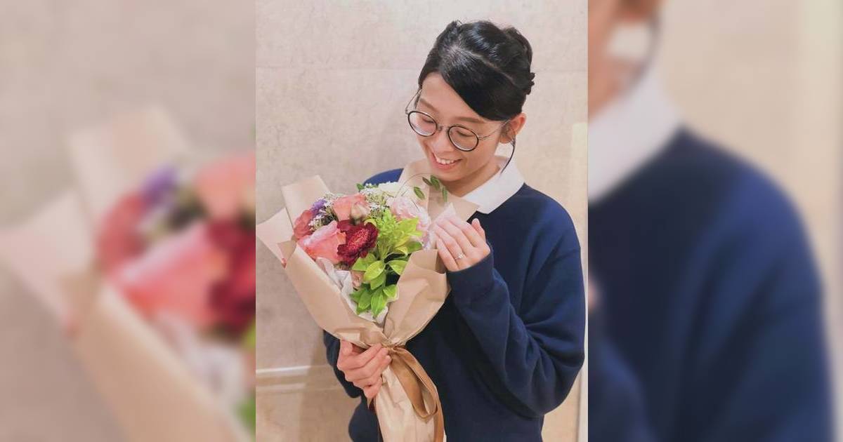 「四眼Cue后」吳安儀35歲宣布婚訊 未婚夫默默支持女友15年 背景曝光