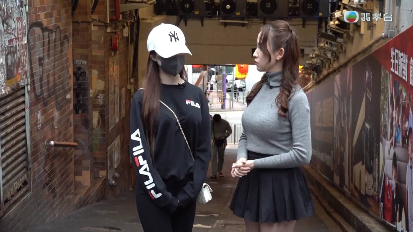 梁菁琳 東張西望 Angel指當時警察趕到現場,向她錄取口供。(圖片來源:TVB)