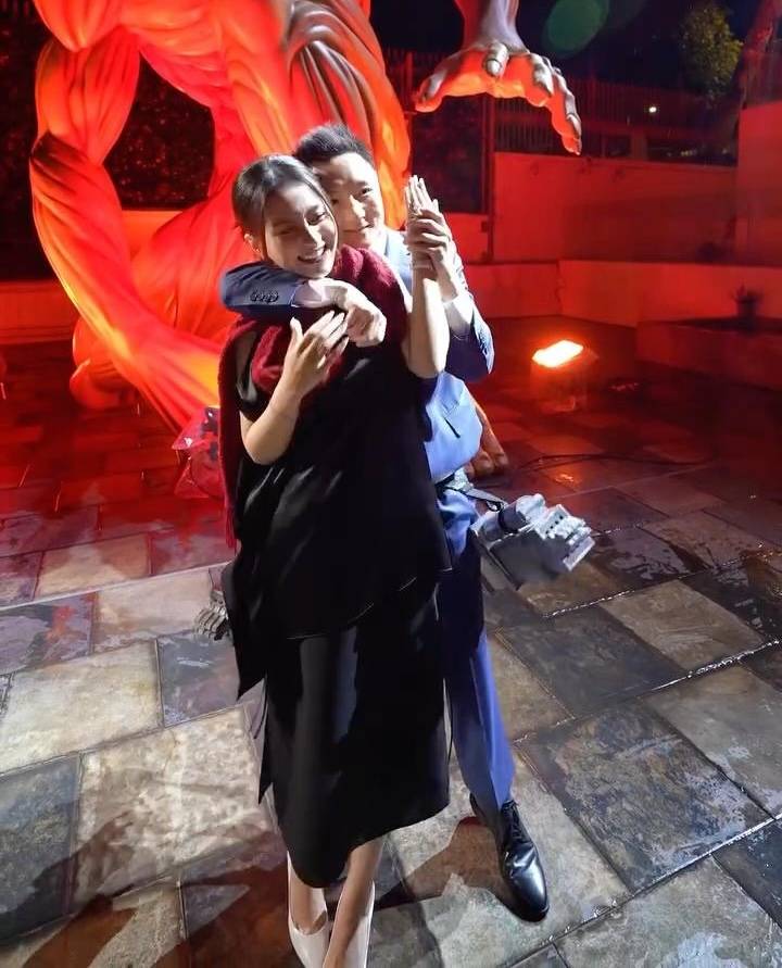 鍾培生 莊雅婷 「富四代」鍾培生今日突然宣布爆炸性消息,向莊雅婷求婚成功(圖片來源:IG@khdcheung)