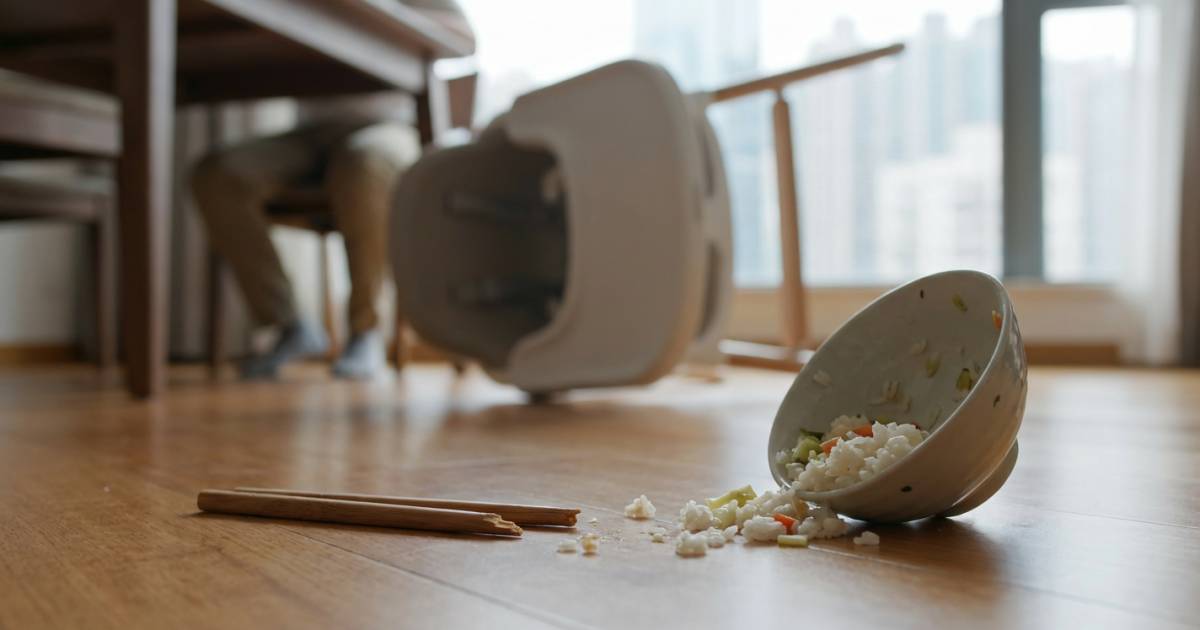 7歲男童恐怖意外｜吃飯跌倒5cm斷筷直插左眼 父母崩潰：筷子少一截！