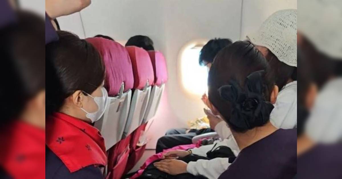 傳空姐弄污旅客衣服｜索2,000元乾洗費 3人跪地道歉仍被拒！