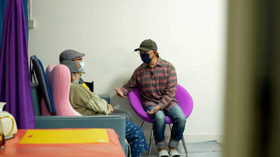 逆子 釘契 三位老人家和阿俊一家三口多年來住在同一屋簷下,生活都安然無恙,直至去年突然發生巨變,阿俊投資失利欠下巨債。(圖片來源:TVB)