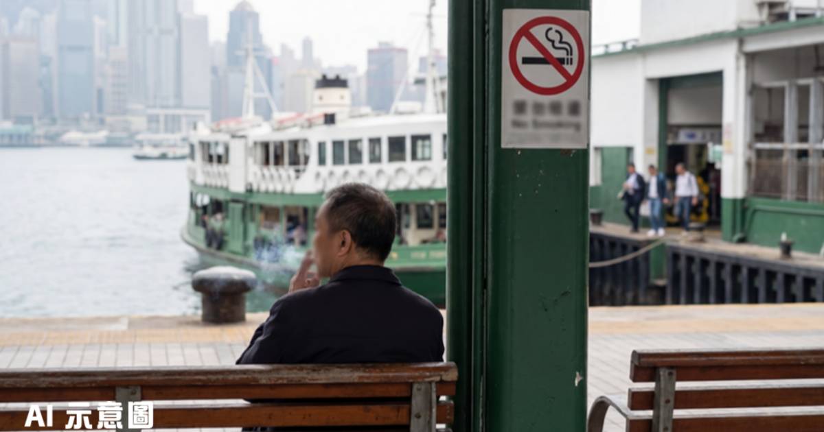 中年男天星小輪碼頭吸煙｜禁煙告示近在身旁 目擊者：圖都唔識睇