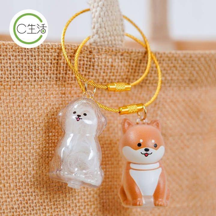 【C生活 – 狗毛收集鎖匙扣🐶】
可愛狗狗造型外殼可以儲起狗狗嘅毛髮🐶變…