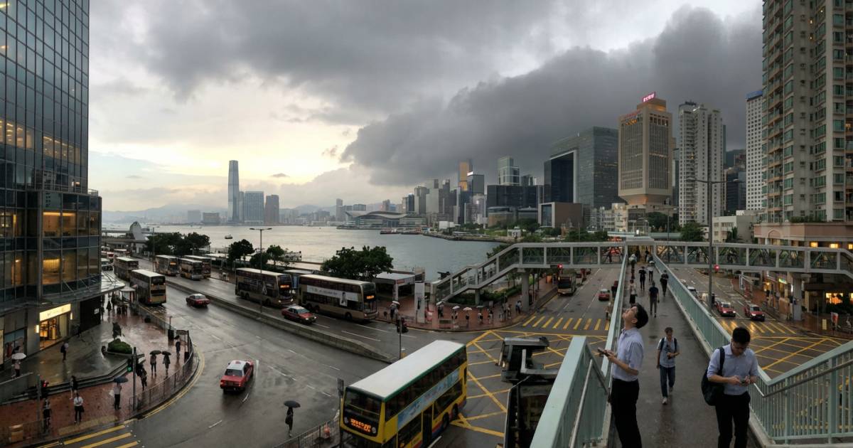 黃雨突襲｜九龍將軍澳瞬間「白晝變黑夜」！天文台預告天氣將再劇變？