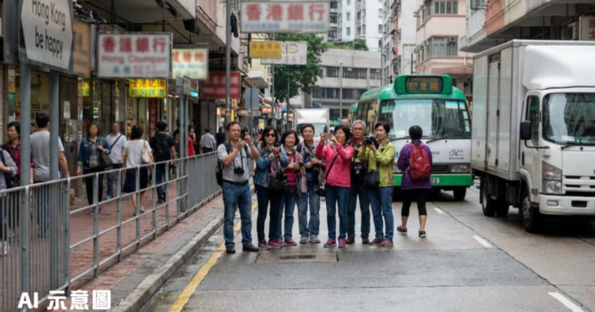 科士街遊客走出馬路拍照｜貨車小巴被迫繞道 網民怒斥危險行為