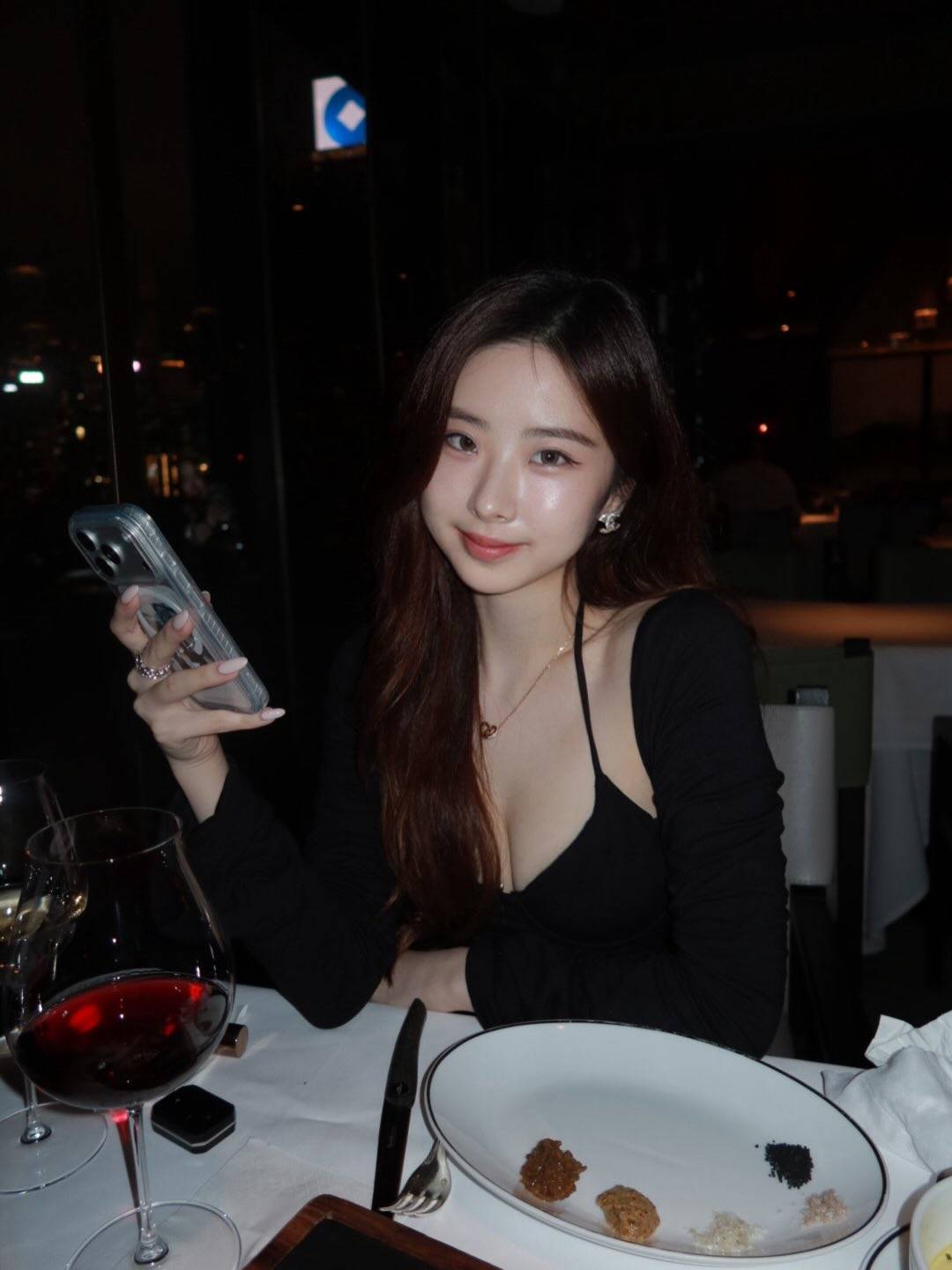 晚吹怨女俱樂部 港姐2024 (圖片來源:IG@aakhuii)