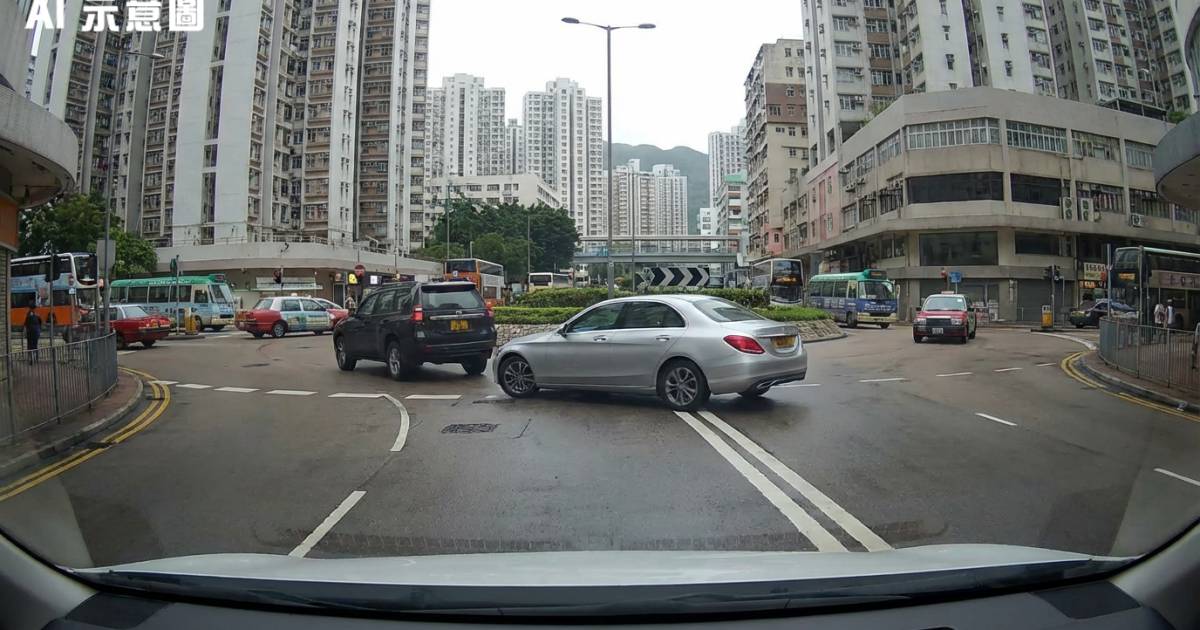 荃灣私家車逆線切入迴旋處險撞車　網民鬧爆要求舉報
