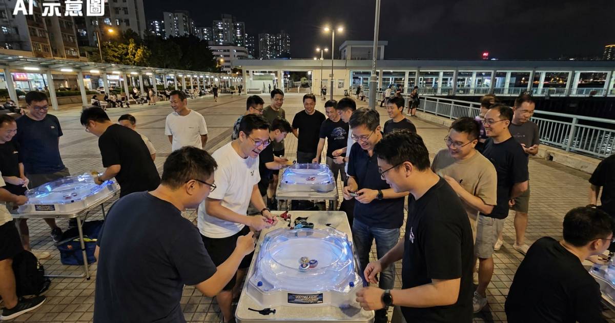 屯門啟德天水圍深夜湧現人潮！成年人激戰爆旋陀螺網民讚好過打機