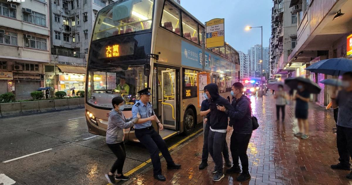 大圍惡客爭$2車資發爛渣！4分鐘片直擊車長被撞跌經過 兇狠一句「我一定投訴你」辣㷫全網