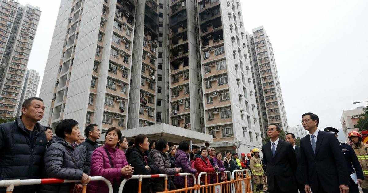 宏福苑大火後續！高官6日3度巡視 婦人淚別40年家園：晚晚發夢掘嘢