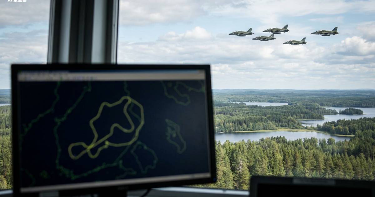 空軍訓練驚變空中塗鴉？4架飛機畫出巨型XX圖案 官方震怒：已即時處分！