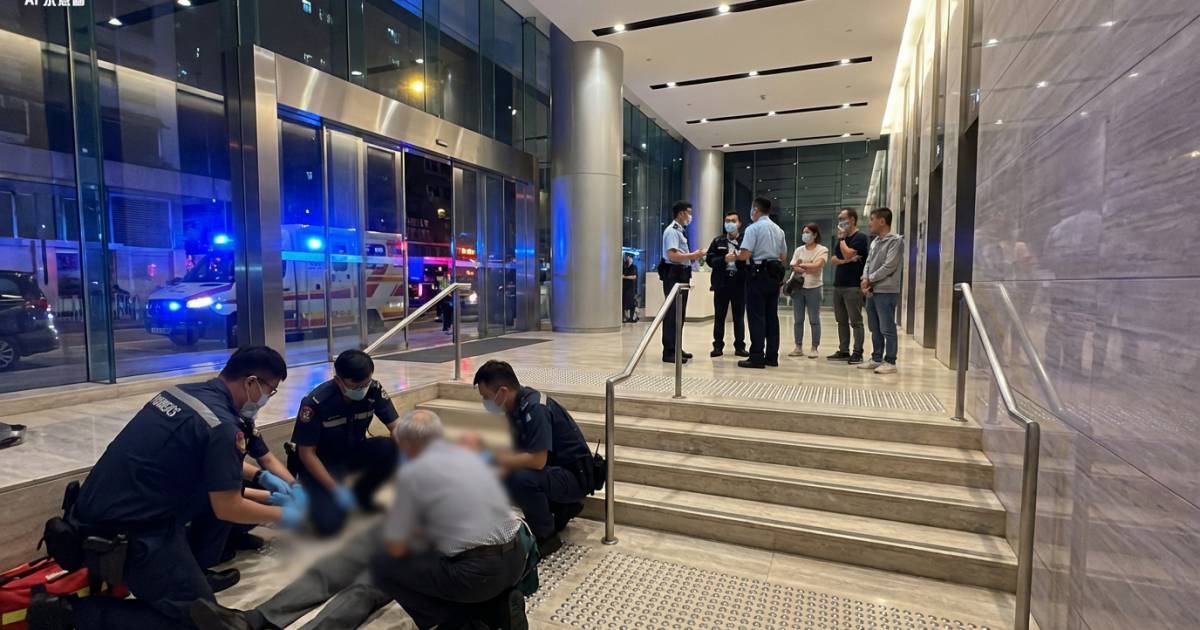 灣仔集成中心深夜驚魂！六旬翁疑碌落樓梯昏迷不醒 警方到場揭心寒一幕