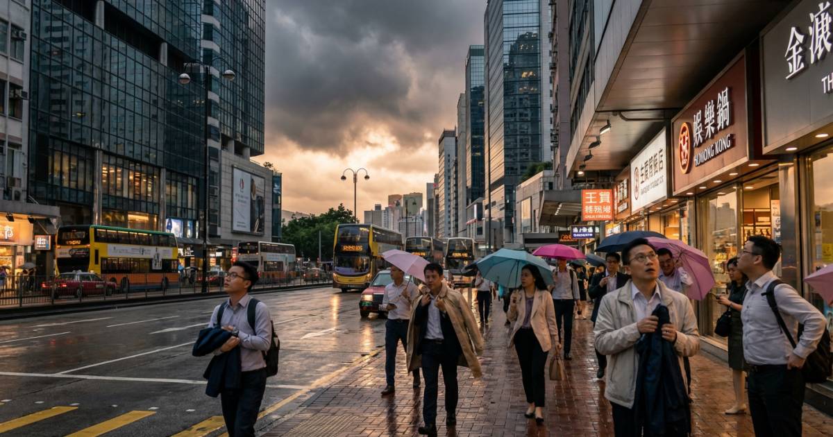 冷鋒今晚突襲！狂風雷暴狂襲香港｜氣溫急降至21度 天文台警告：雨勢頗大！