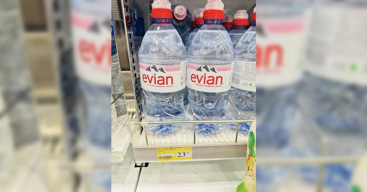 台灣旅客香港買水狂呻貴 驚見$23.5「么壽」天價 網民嘲：誰叫你買依雲！