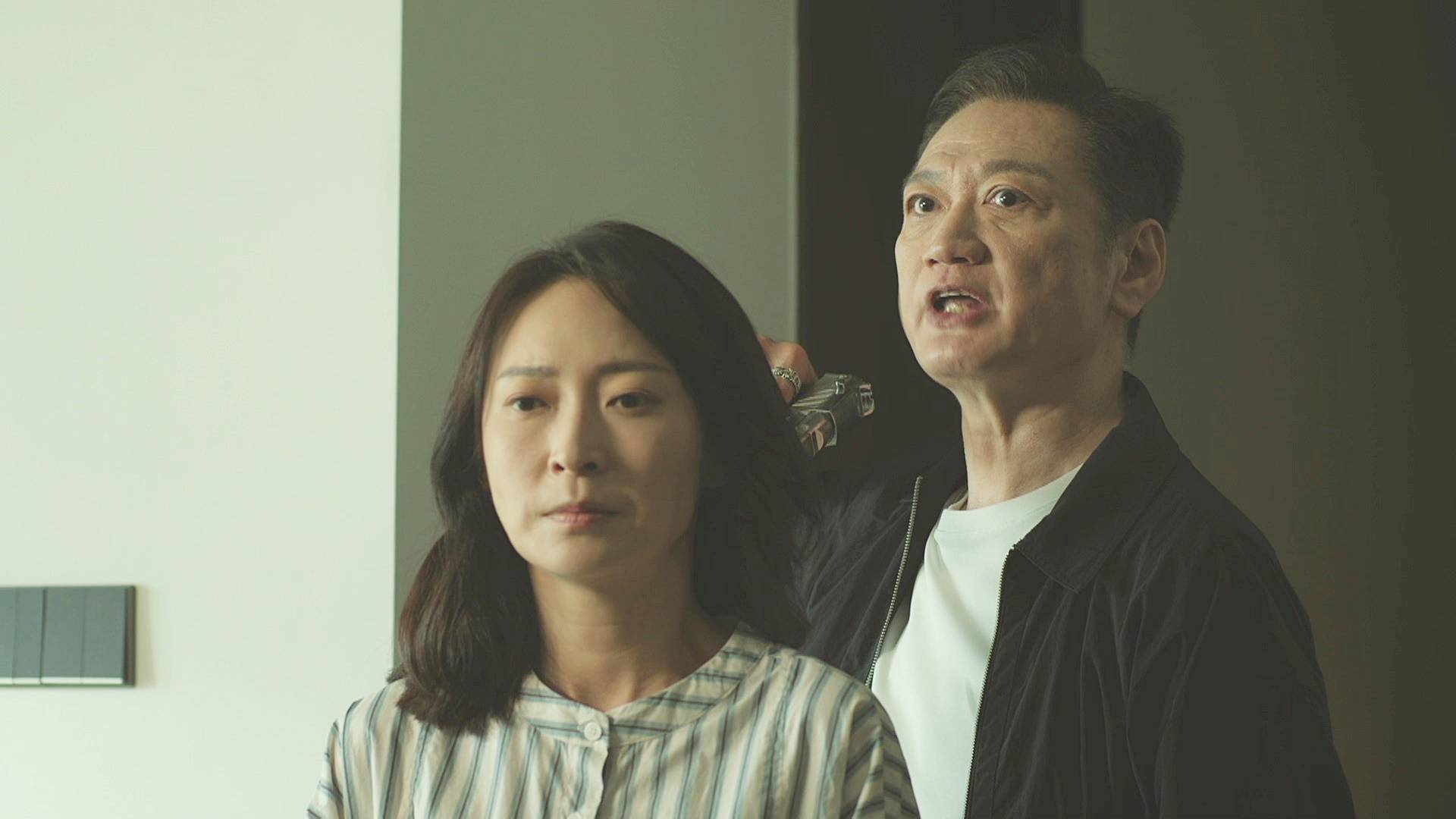 重案解密 張子強 陶大宇脅持懷孕的周家怡,逼苗僑偉就範。(圖片來源:TVB)