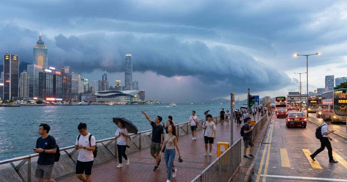 假期天氣突變！冷鋒周日狂襲香港：天文台警告「狂風雷暴」來臨！