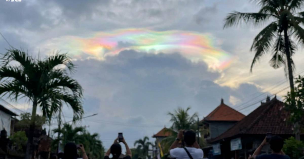 印尼天空驚現「七色彩雲」！夢幻奇景持續30分鐘後竟迎來驚人轉變？