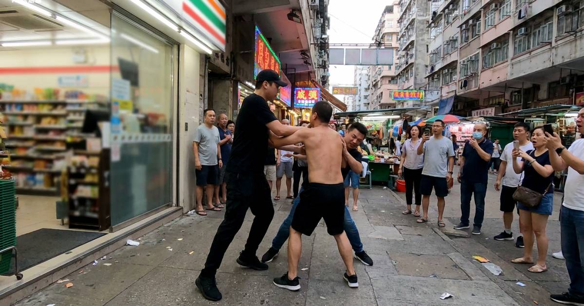 深水埗3男街頭大混戰！父子檔聯手2打1 金鏈橫飛！驚揭打鬥原因超無厘頭