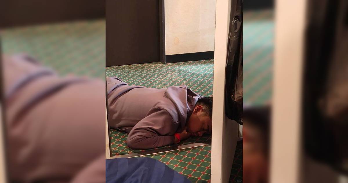 內地客轟新宿酒店保安零分！打開房門驚現陌生男倒臥 前台「極品回應」激怒網民