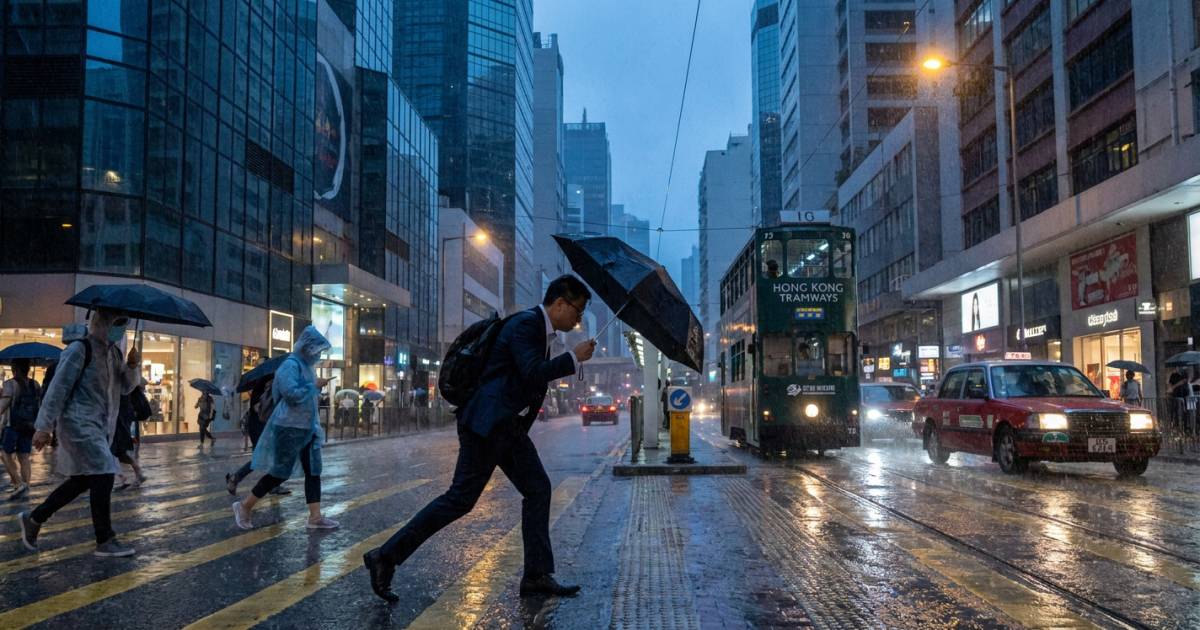 狂風雷暴突襲香港！｜天文台發特別天氣提示：未來數小時雨勢頗大？