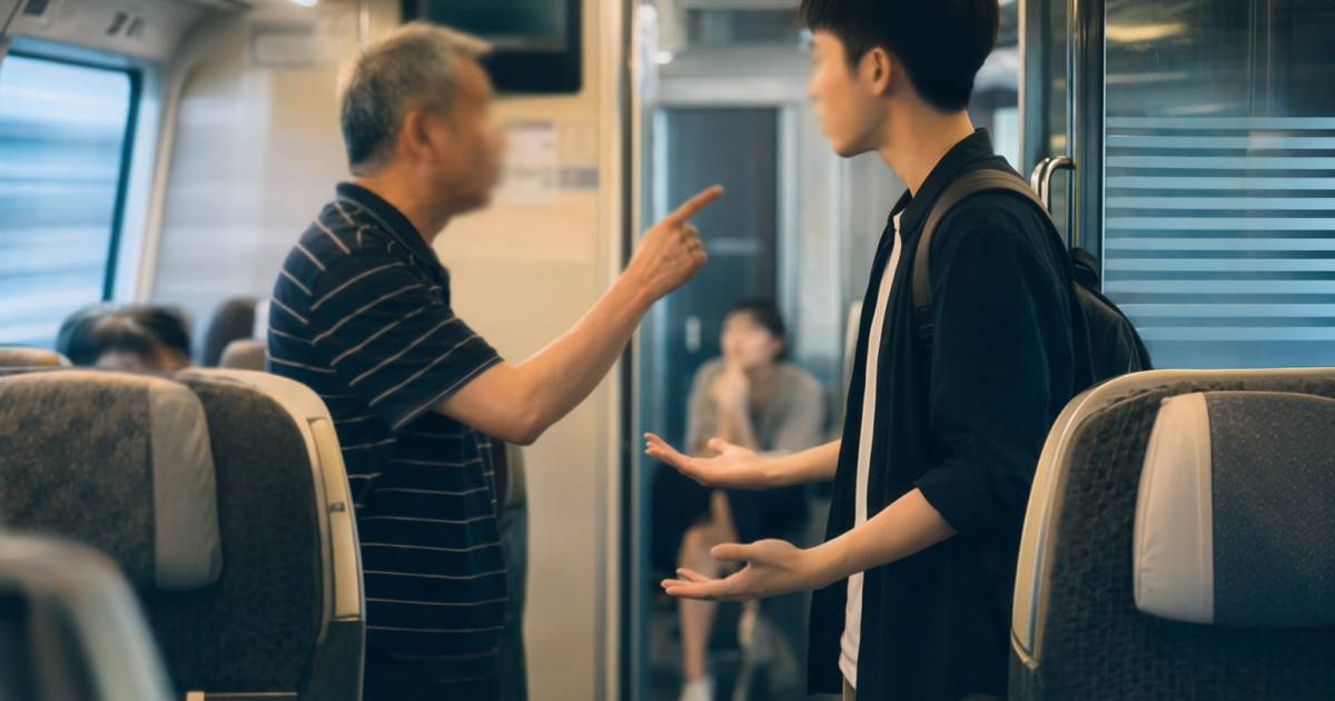 港鐵頭等車廂爆三語罵戰 內地青年一句反擊令阿叔即場語塞