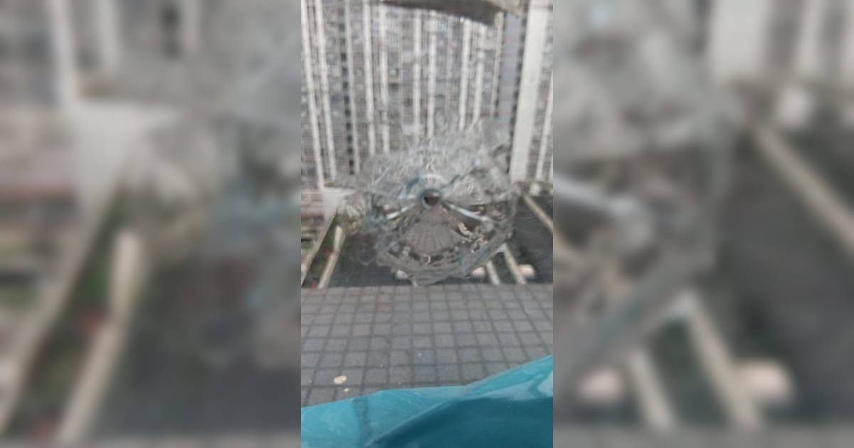 元朗朗屏驚現住宅「狙擊手」多戶玻璃窗爆裂遺鋼珠 居民恐慌：隨時射中人！